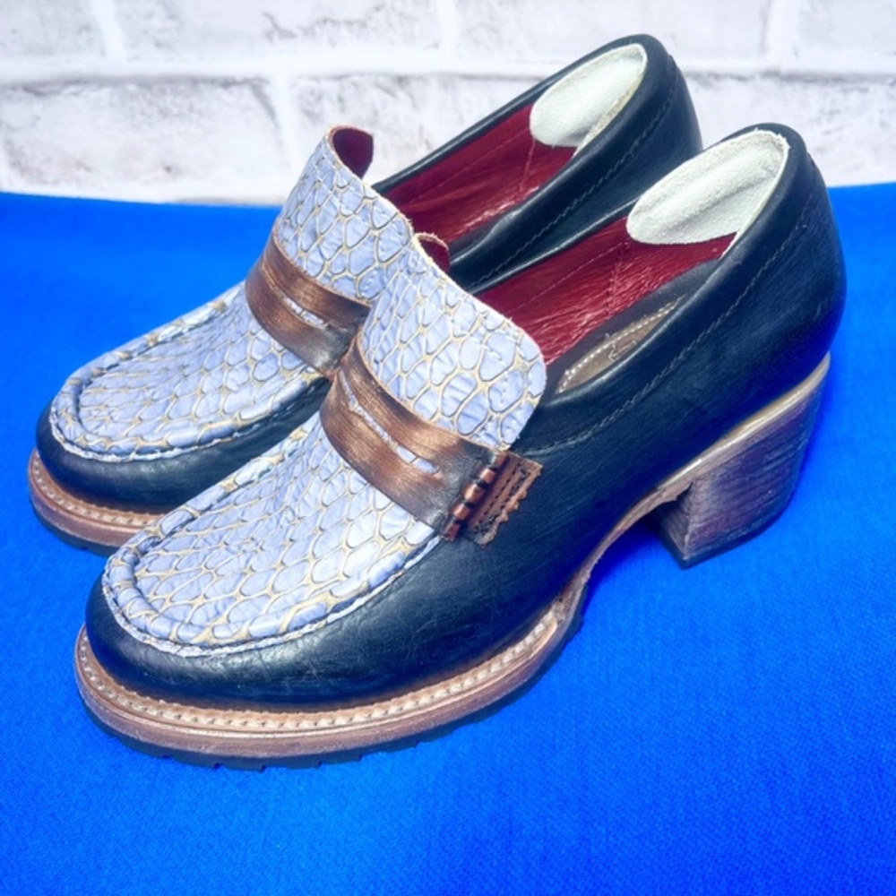 🦅|•FREEBIRD BY STEVEN•| BRISTOL Navy Blue Croc 2 1/4 Inch Heeled Loafer